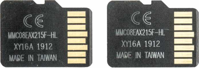Die gefälschten MicroSD-Karten mit Logos von Kingston und Samsung tragen auf ihren Rückseiten dieselben Typen­bezeichnungen.