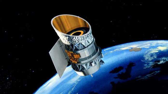 Keine Kollision im Orbit: Inaktive Satelliten verfehlen einander