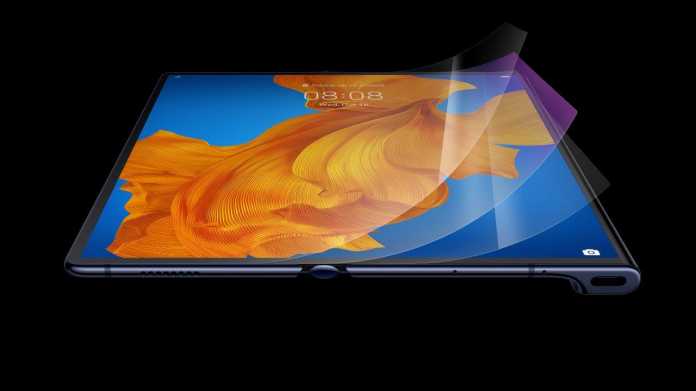 Wie schon beim Samsung Galaxy Fold gilt auch beim Mate Xs: Die Displayfolie darf nicht entfernt werden.