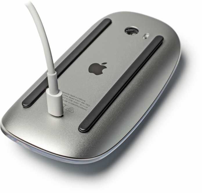 Per Kabel ist zwar noch ein Pairing der Magic Mouse mit iOS 13 möglich – aber baubedingt keine Verwendung.