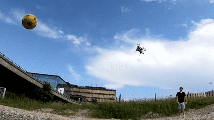 Autonome Drohnen: Schnellere Reaktion auf Hindernisse durch "Event Cameras"