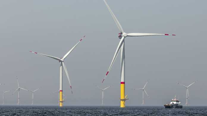 Weiter draußen im Meer müssten die Windräder schwimmen. In Versuchen zeigt sich, dass solche Windkraftanlagen schwierig zu handhaben sind. Das mag sich in den kommenden Jahrzehnten noch ändern.