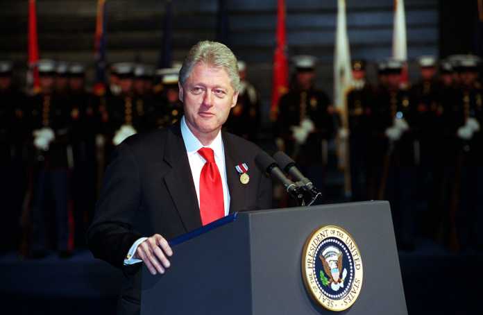 Bill Clinton an Rednerpult
