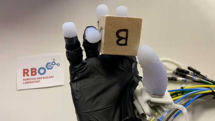 Wie Roboter ihre Fingerfertigkeit verbessern können