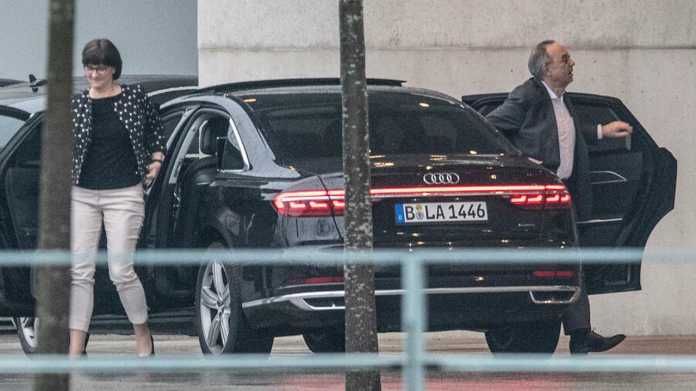 Keine Autokaufprämie für Verbrenner: SPD-Chef wehrt sich gegen Gewerkschafter