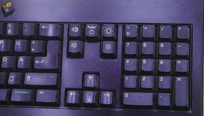 Keine Funktionstasten und mit Einschalt-Taste: NeXT-Tastatur.