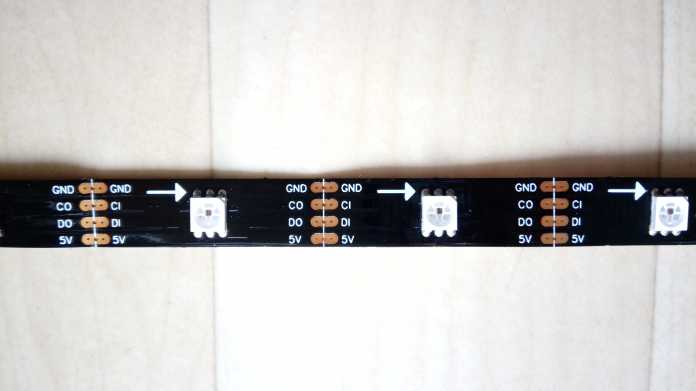 Schwarzer LED-Streifen APA102.