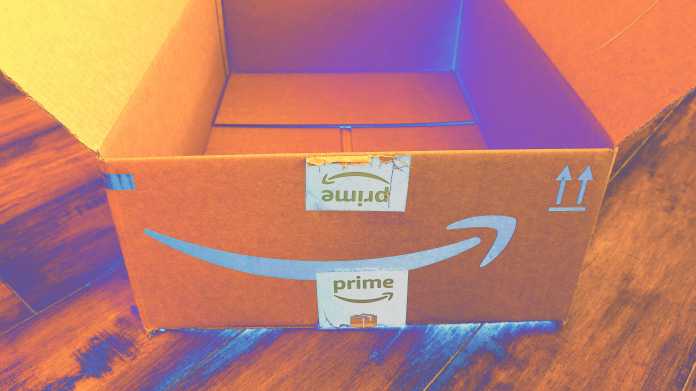 Leere Amazon-Schachtel, farbverändert
