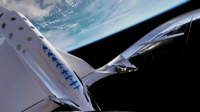 VSS Unity über der Erde