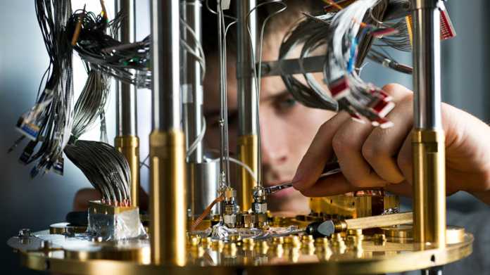 D-Wave verbessert Quanten-Annealer und plant auch richtige ...
