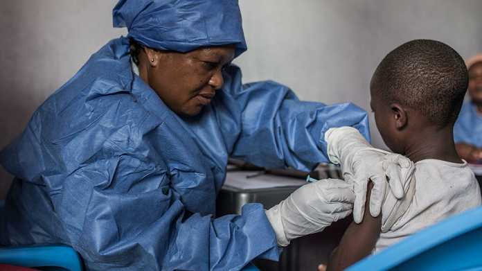 Im November 2019 kam mit dem Ebola-Impfstoff von Janssen schon der zweite in der von Ebola gebeutelten kongolesischen Millionenstadt Goma zum Einsatz. Die Epidemie war im August 2018 ausgebrochen., Foto: AFP/Getty Images