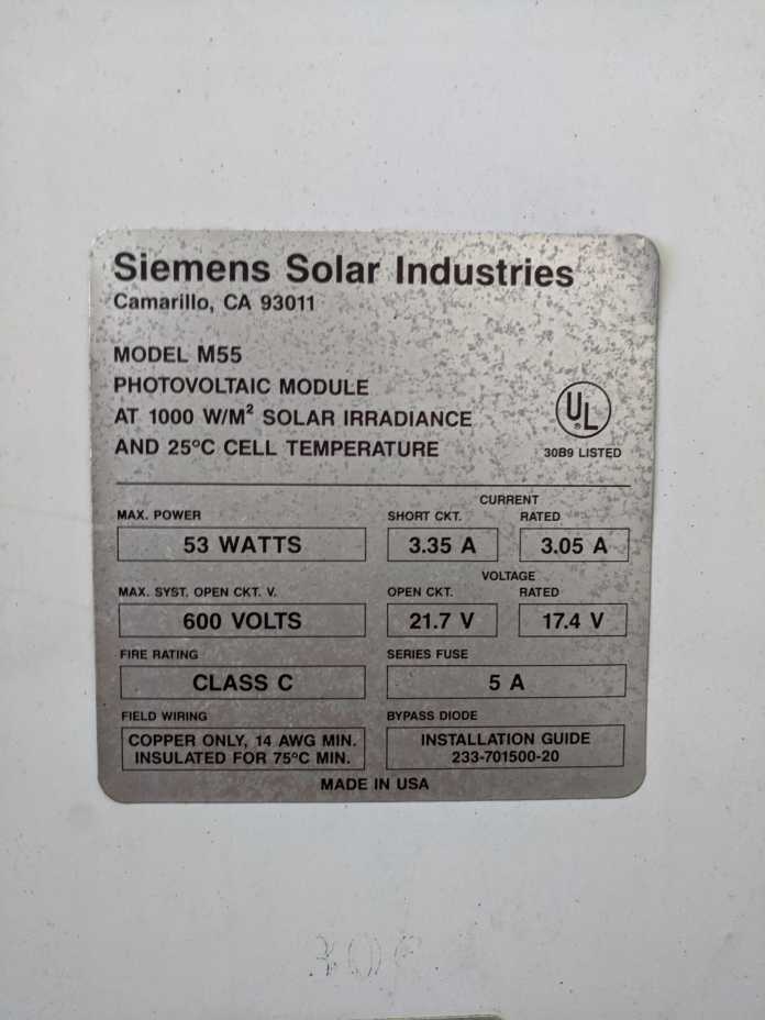 Typenschild eines Moduls von Siemens Solar Industries, Model M55.