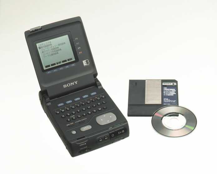 Der Data Discman war 1990 ein Proto-E-Book-Reader. Man musste schon leidensfähig sein, um damit dicke Bücher zu lesen., Bild: Sony