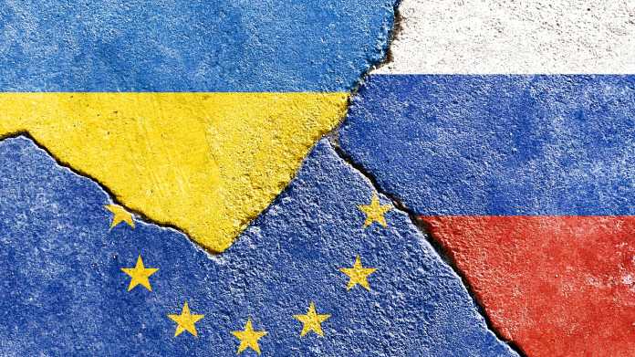 Grunge,Ukraine,Vs,Eu,Vs,Russia,National,Flags,Isolated,On