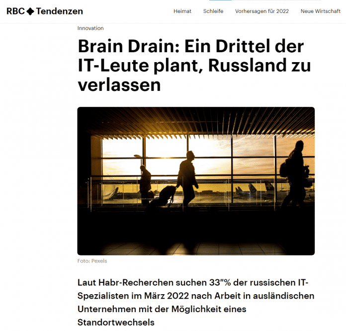 Die Website des russischen Verbands für elektronische Kommunikation RAEC (im Bild die deutsche Übersetzung von Google) spricht explizit von einem „Brain Drain“ bei IT-Fachkräften., 
