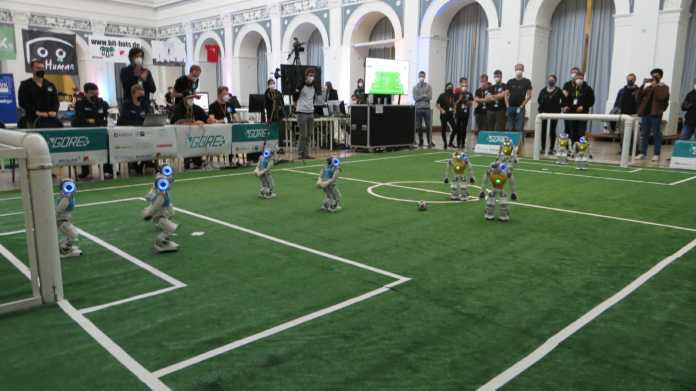 Roboter auf einem Fußballturnier