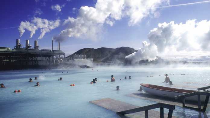Die Blaue Lagune auf Island – ein Geothermie-Kraftwerk mit angeschlossenem Badesee. Nicht überall auf der Welt ist Erdwärme so leicht zugänglich wie hier. , Foto: laif/Herve Diard