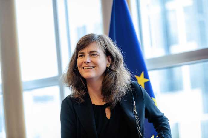 Alexandra Geese sitzt für die Grünen im EU-Parlament und ist Schattenberichterstatterin zum Digital Services Act. Das bedeutet, dass sie die Änderungsanträge ihrer Fraktion zu diesem Gesetzesvorhaben organisiert. , Foto: ddp/Geisler/Dwi Anoraganingrum