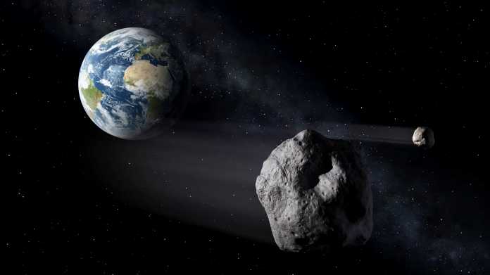 Asteroiden passieren die Erde