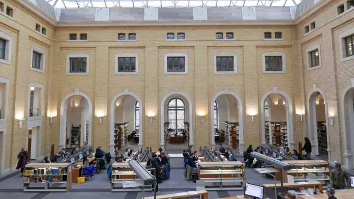 Lesesaal mit Glasdach