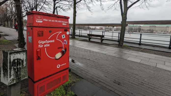 A distribution box with Vodafone advertising, behind it the Binnenalster