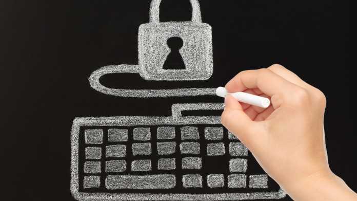 Eine Tastatur und ein Schloss als Symbol für Datenschutz