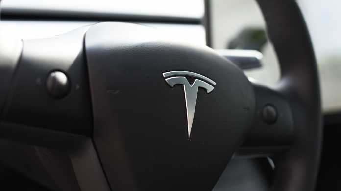 Tesla,Logo,On,Steering,Wheel,Of,The,Electric,Vehicle,By