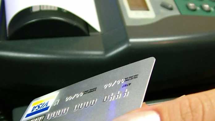 Kreditkarte und Zahlungsterminal