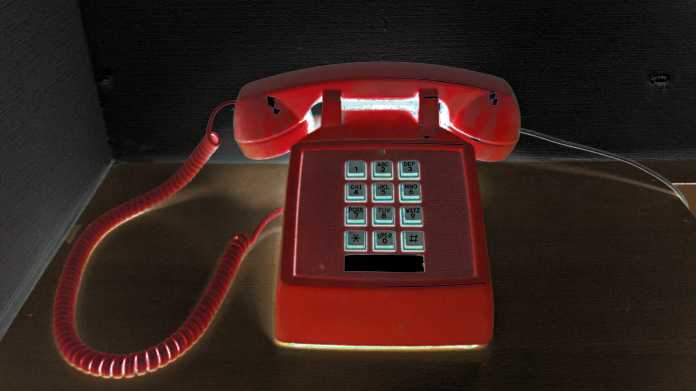 Künstlerische Darstellung eines roten Festnetztelefons, das leuchtet