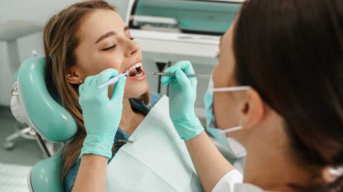 Behandlung beim Zahnarzt