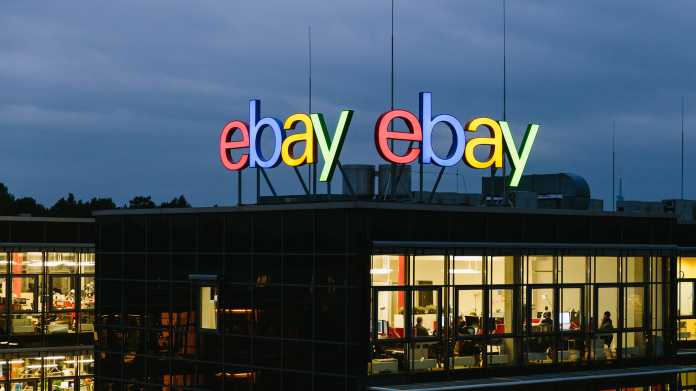 Ebay-Büro in Berlin mit graublauem Himmel