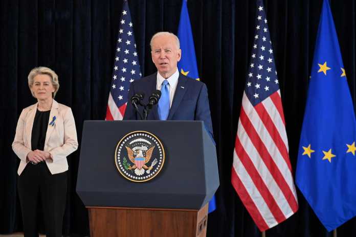 Ende März verkündete US-Präsident Joe Biden bei seinem Besuch in Brüssel (hier in der US-Botschaft), dass er eine &quot;Executive Order&quot; für ein neues Transferabkommen vorbereite., EU-Kommission
