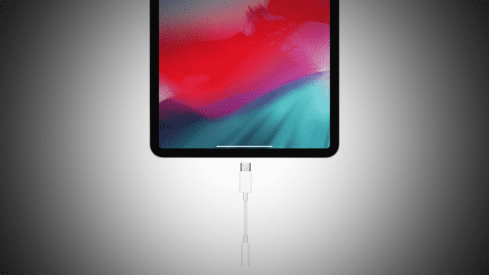 iPad mit Klinken-Dongle.