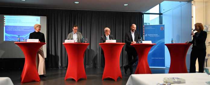 Paneldiskussion in Berlin zum geplanten Energieeffizienzgesetz: Was können Rechenzentren beitragen? Hessische Landesvertretung am 11. November 2022
