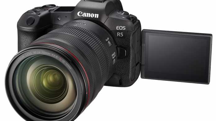 Canon EOS R5 mit ausgeklapptem Monitor