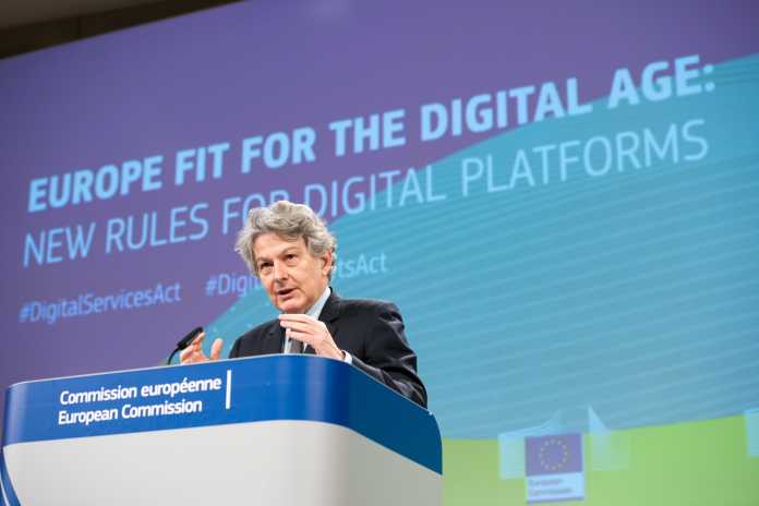 Der zuständige EU-Binnenmarktskommissar Thierry Breton fand markige Worte zu den neuen EU-Regeln: &quot;Es ist an der Zeit, etwas Ordnung in den digitalen Wilden Westen zu bringen.&quot;, EU-Kommission