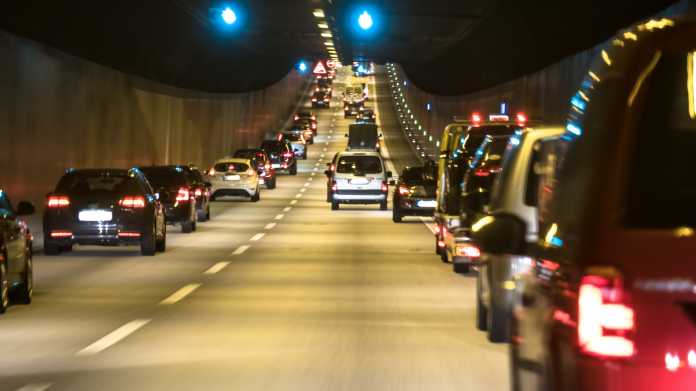 The,Traffic,Is,Queing,In,The,Elbtunnel,Of,The,City