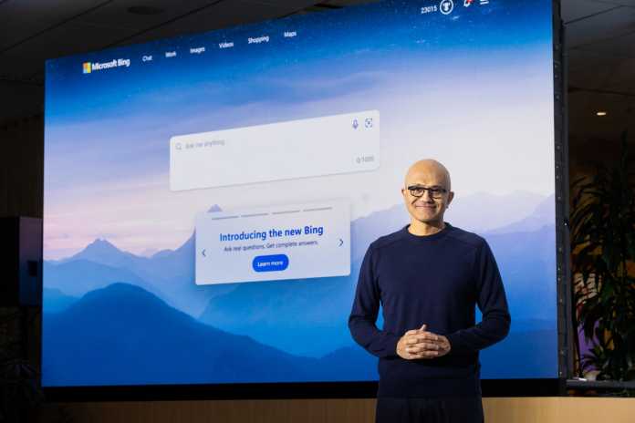 CEO Satya Nadella zeigt, wie Microsoft die Suchmaschine Bing mit einem KI-Bot koppelt. Autoren und Verlage befürchten eine unfaire Konkurrenz, die ihre Einnahmen schmälert., Dan DeLong / Microsoft
