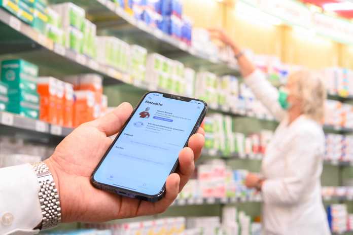 In order to redeem a prescription via smartphone, insured persons must enter a six-digit PIN in the e-prescription app., Mohssen Assanimoghaddam/dpa
