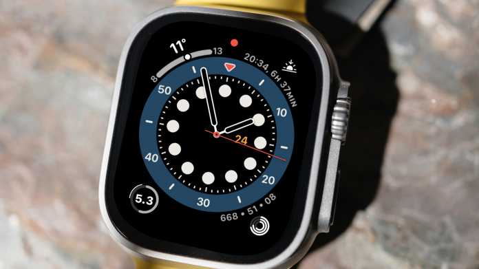 Apple Watch Ultra auf einem Stein