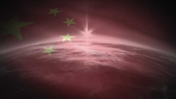 Chinesische Flagge vor Satellitenaufnahme der Erde