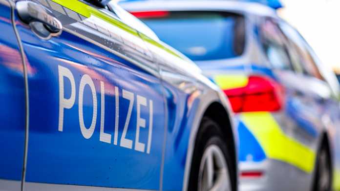 Zwei deutsche Polizeiautos