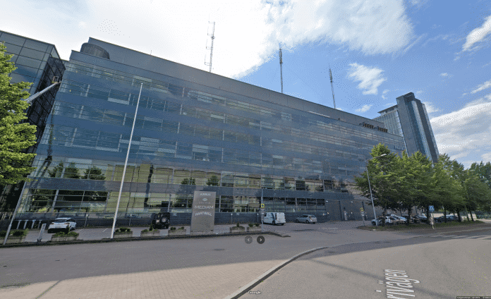 Das HE1 ist eines der von Equinix betriebenen Rechenzentren in Helsinki. Durch die Partnerschaft mit dem DE-CIX können Kunden nun umfangreiche Peering-Angebote nutzen., Google Street View, Juli 2019