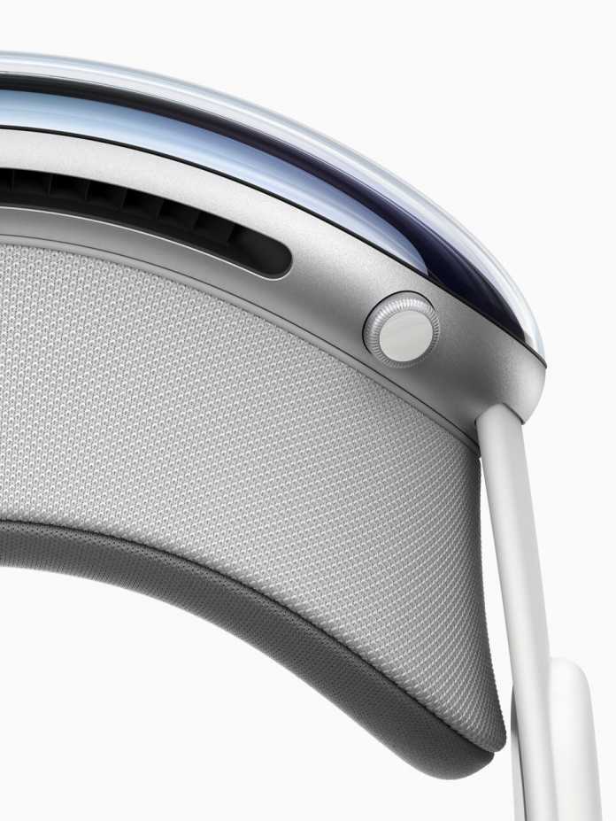 Auf dem oberen rechten Rand des Headsets sitzt eine Digital Crown, die sich wie bei der Apple Watch drücken und drehen lässt. , Apple