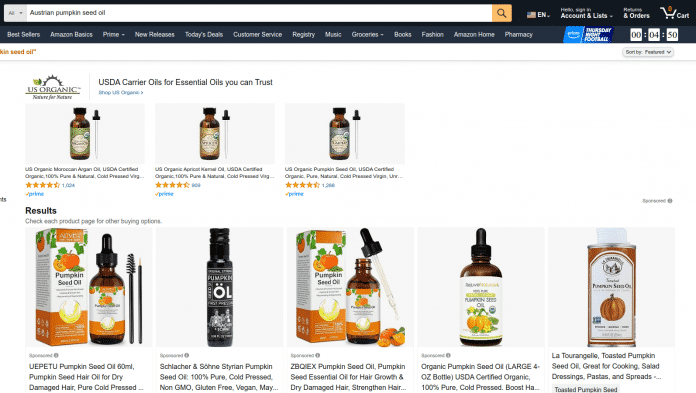 Screenshot einer Suche auf amazon.com nach &quot;Austrian pumpkin seed oil&quot;; nur zwei der Top 8 Resultate sind österreichisches Kürbiskernöl