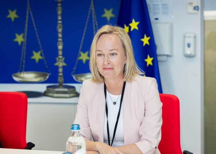 Anu Talus, die Vorsitzende des Europäischen Datenschutzausschusses: &quot;Es ist höchste Zeit, dass Meta seine Verarbeitung in Einklang mit den Vorschriften bringt und die unrechtmäßige Verarbeitung einstellt.&quot;, EU-Kommission
