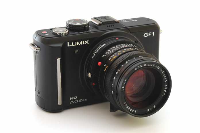 Mit Adaptern kann man an der Lumix GF1 auch Fremdobjektive wie hier ein sehr teures Leica Summilux-M benutzen. Die vergrößerte LiveView-Ansicht erleichtert dabei das genaue Scharfstellen auch bei großen Blendenöffnungen.