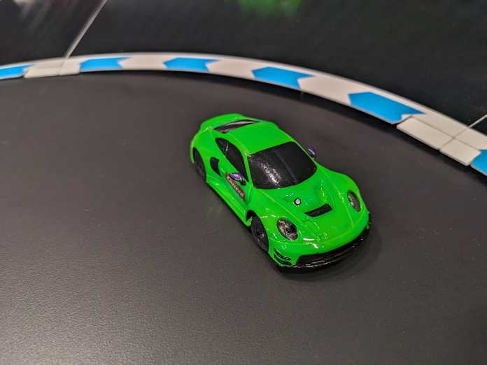 Toksyczny zielony model samochodu Porsche 911