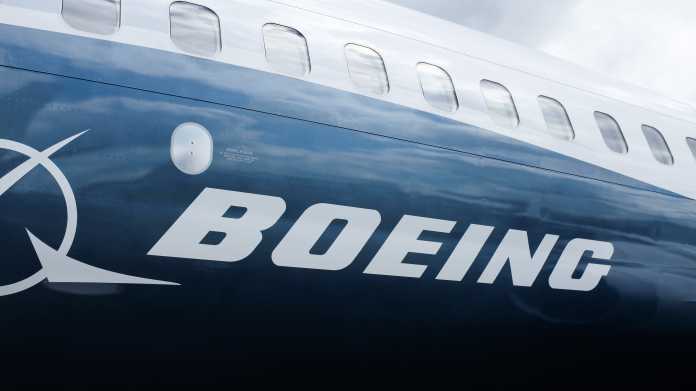 Boeing-Schriftzug auf der Seite eines Flugzeugs