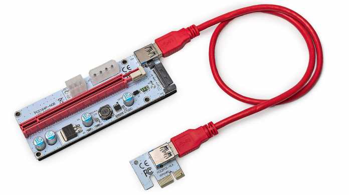 Der abgebildete Adapter für PCIe-Karten mit zwischengeschaltetem USB-Kabel ist für einen speziellen Einsatzzweck gedacht: Mining-Rigs für Krypto-Coins. Für normale PCs taugt er höchstens in Spezialfällen., 